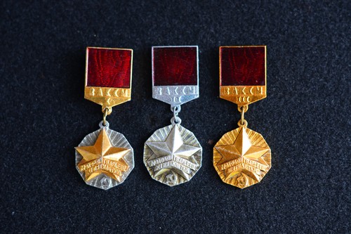 SET of 3 USSR Badge VLKSM Medal Komsomol YOUNG GUARDSMAN of the Five-Year Plan