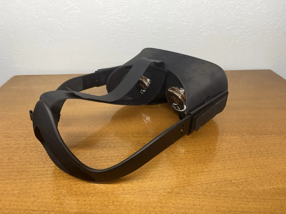 Meta Oculus Rift CV1 VR Headset Untested As Is FOR PARTS - Image 2 of 3