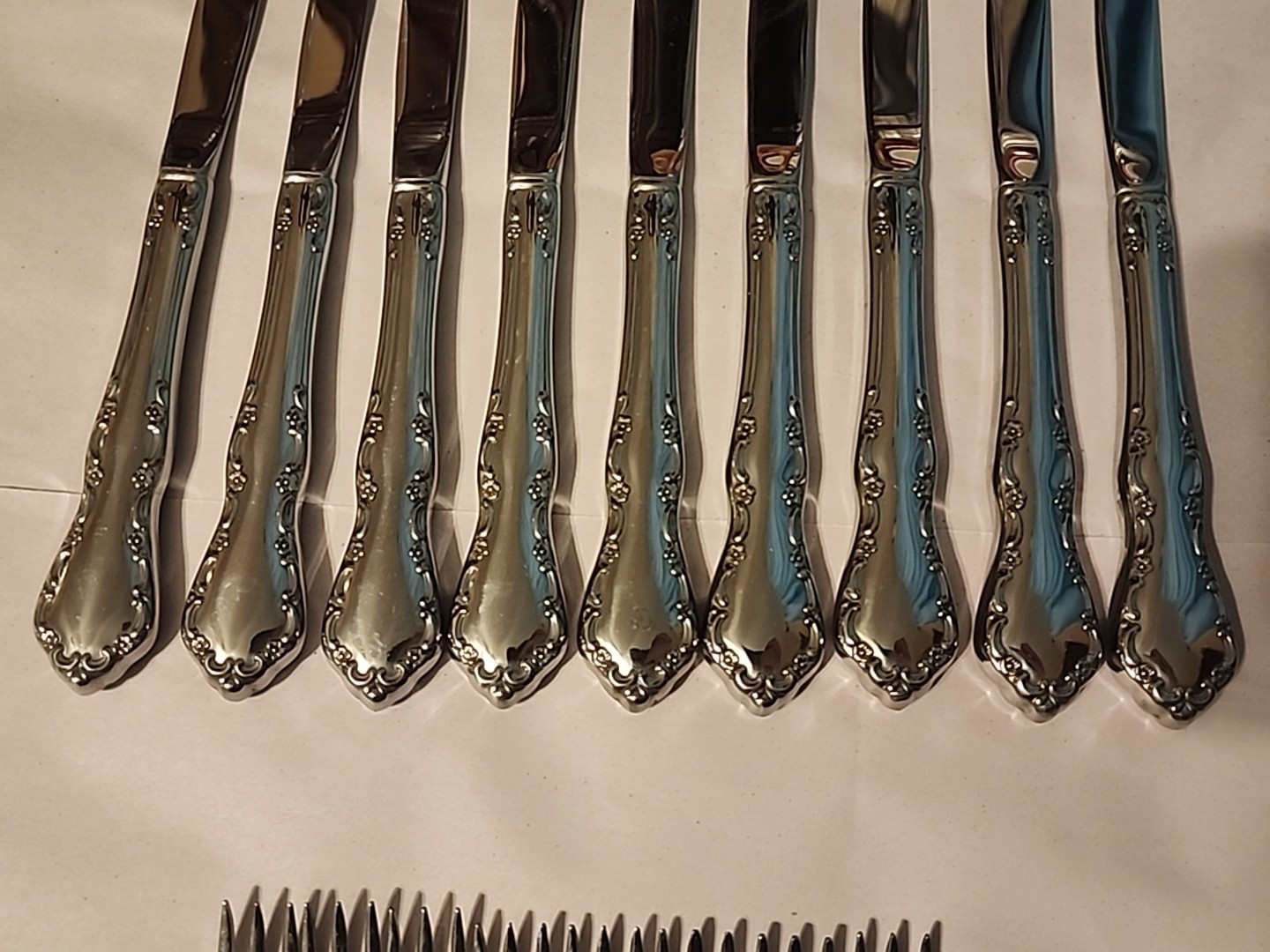 Oneida Distinction - Mansion Hall Stainless Flatware 25 Piece W/ Steak Knives