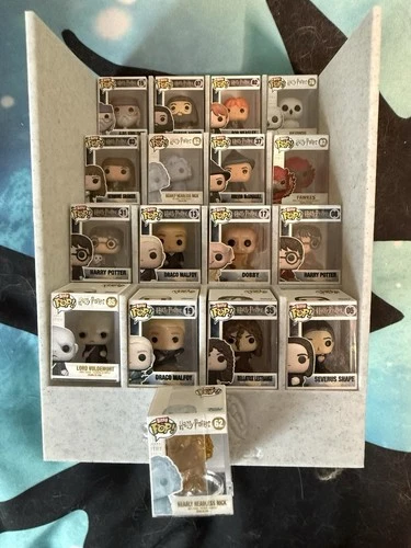Harry Potter  Funko Bitty Pop COMPLETE SET of 16 And GOLD NEARLY HEADLESS NICK