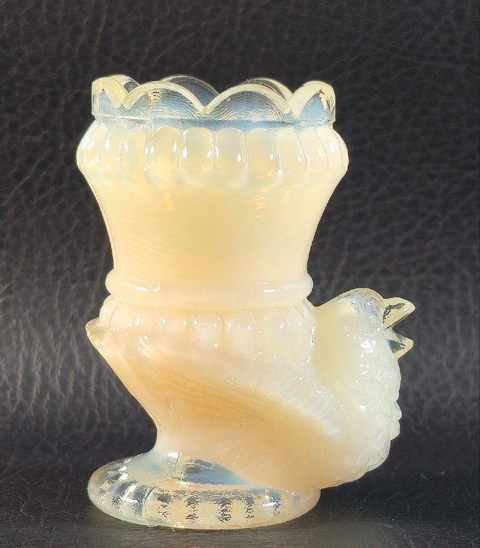 Boyd's Crystal Art Glass BIRD TOOTHPICK HOLDER 1988-93 CREAM Color Ivory NOS