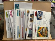 FRANCE. 37 ENVELOPPES PREMIERS JOURS DIFFERENTES. 2000/2009. PLUS DE 200 EUROS.