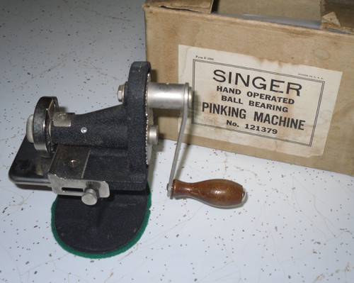 Vintage Singer Hand Crank Pinking Machine, Cast Iron, USA, No-121379