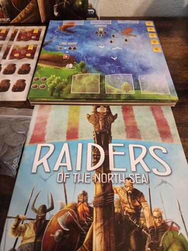 Raiders of the North Sea 2017 Renegade Game Studios NUOVO Garphill Games Età 12+ - Foto 4 di 11