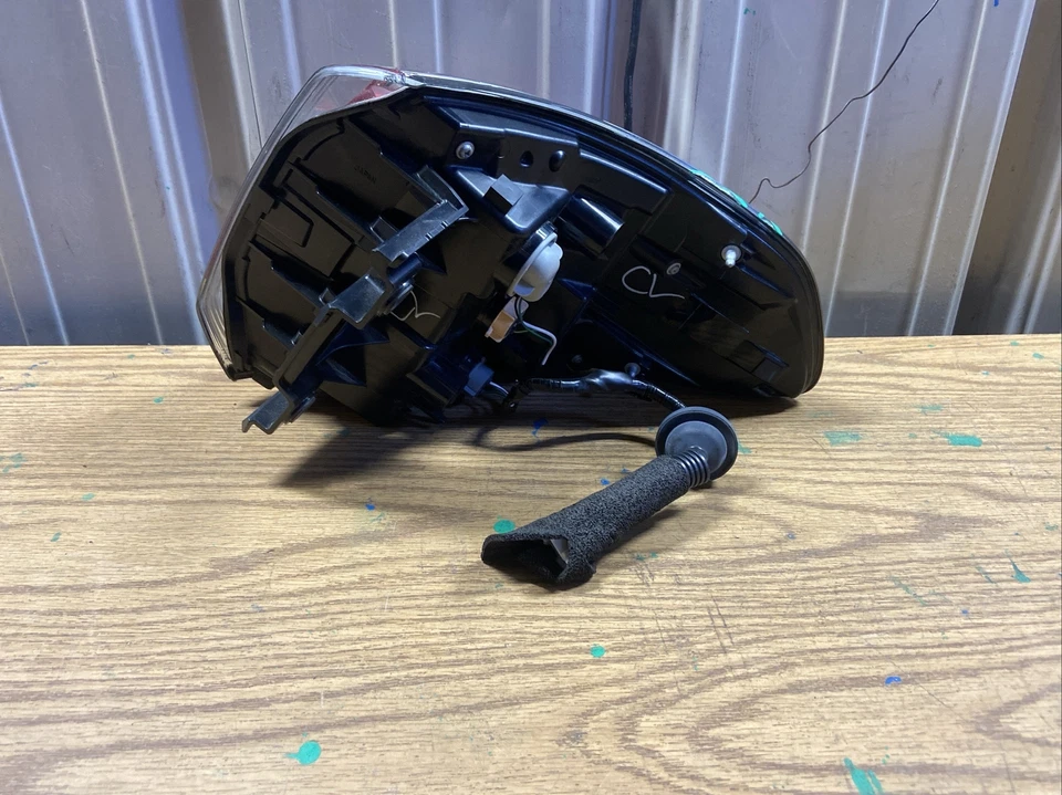 Nissan Armada 2017-2020 luz trasera izquierda luz trasera lámpara OEM Foto 4 de 4