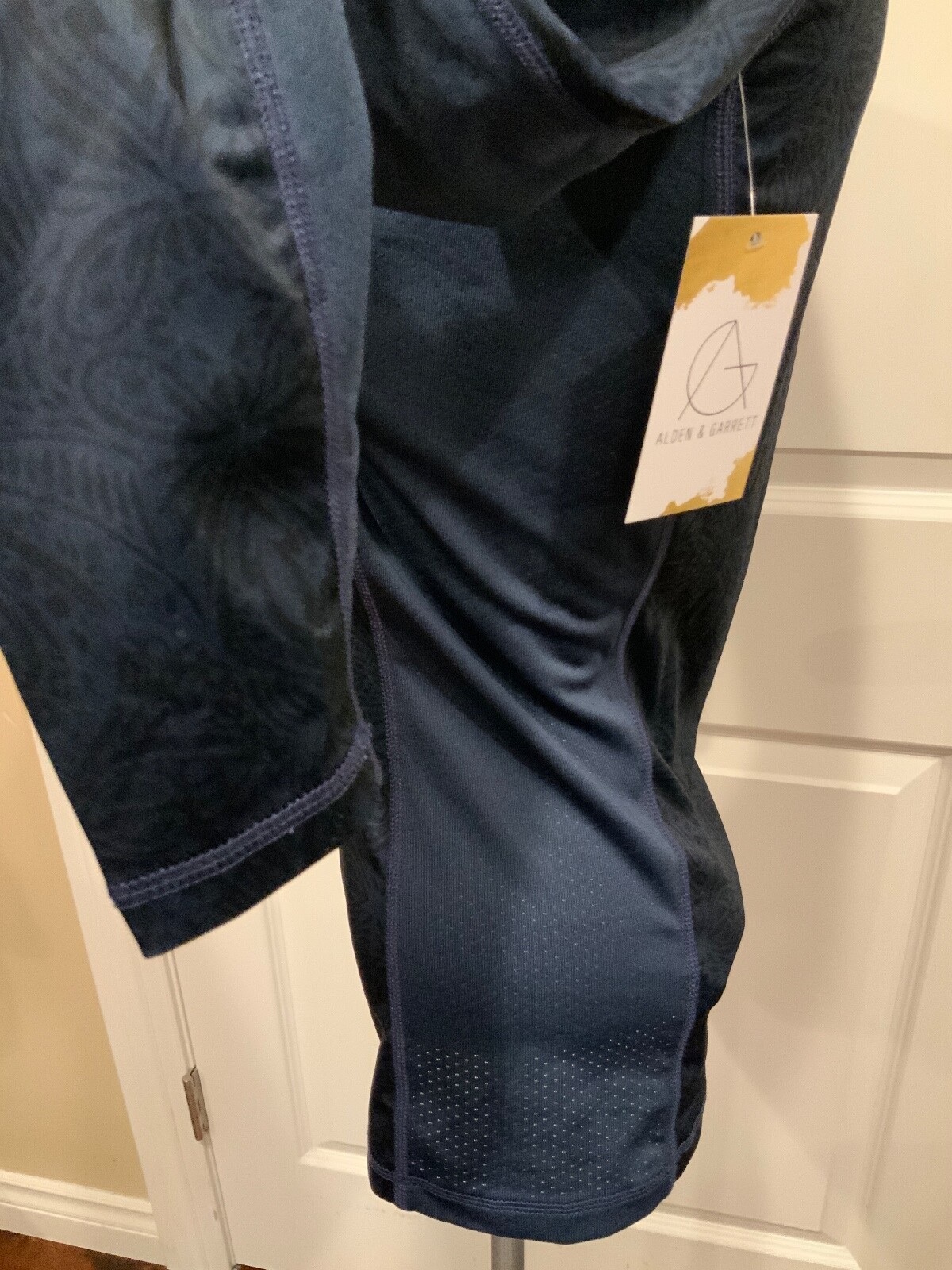 Athleta Gray Geometric Aztec Patterned Long Sleev… - image 5