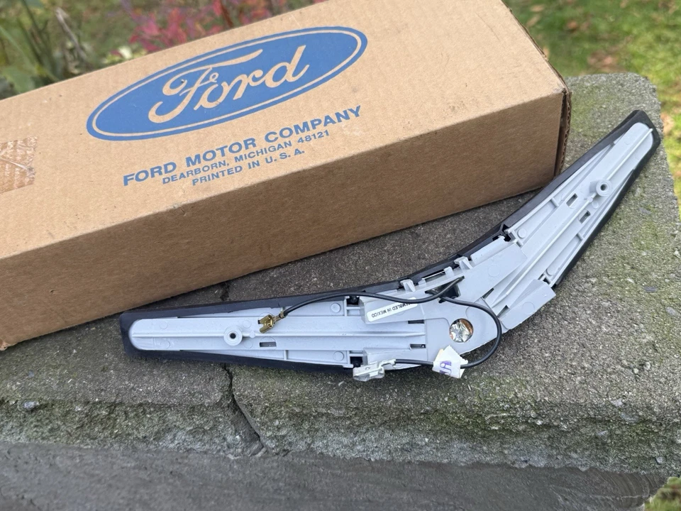 Almohadilla de bocina de volante de fábrica 71-77 Ford F150 F250 Bronco nuevo de fábrica OEM Foto 3 de 4