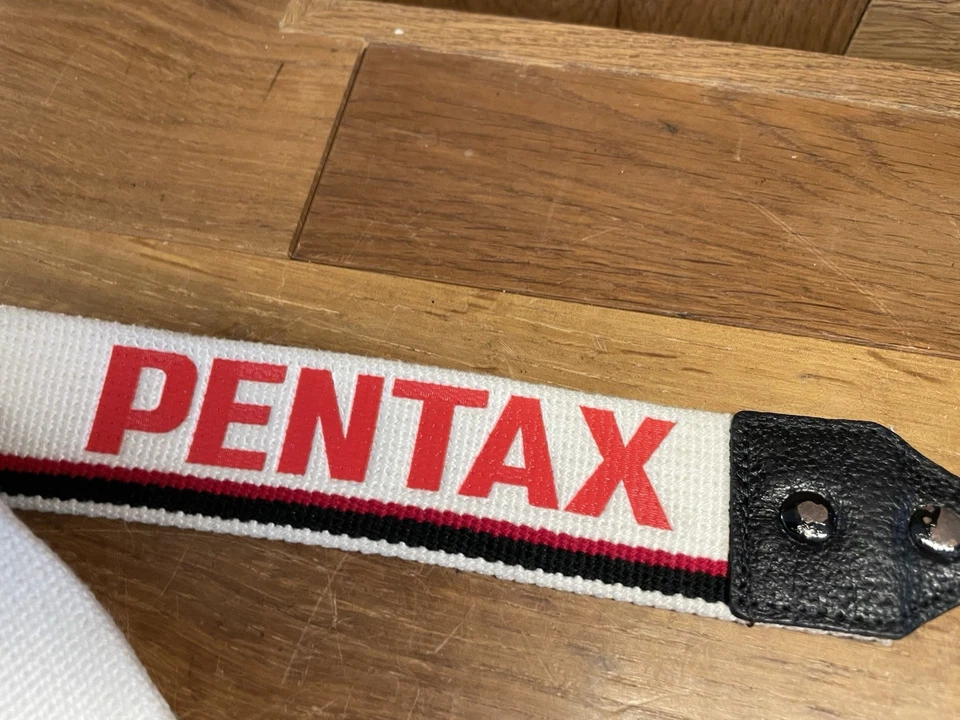 *Perto de ESTADO PERFEITO ++* Pentax Branco e Vermelho Câmera Alça de Ombro no Pescoço 4cm Do Japão - Imagem 3 de 4