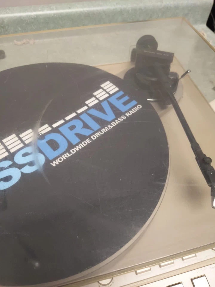 Tocadiscos Harman Kardon T60C suspensión flotante elevación automática años 80 de colección Foto 3 de 4