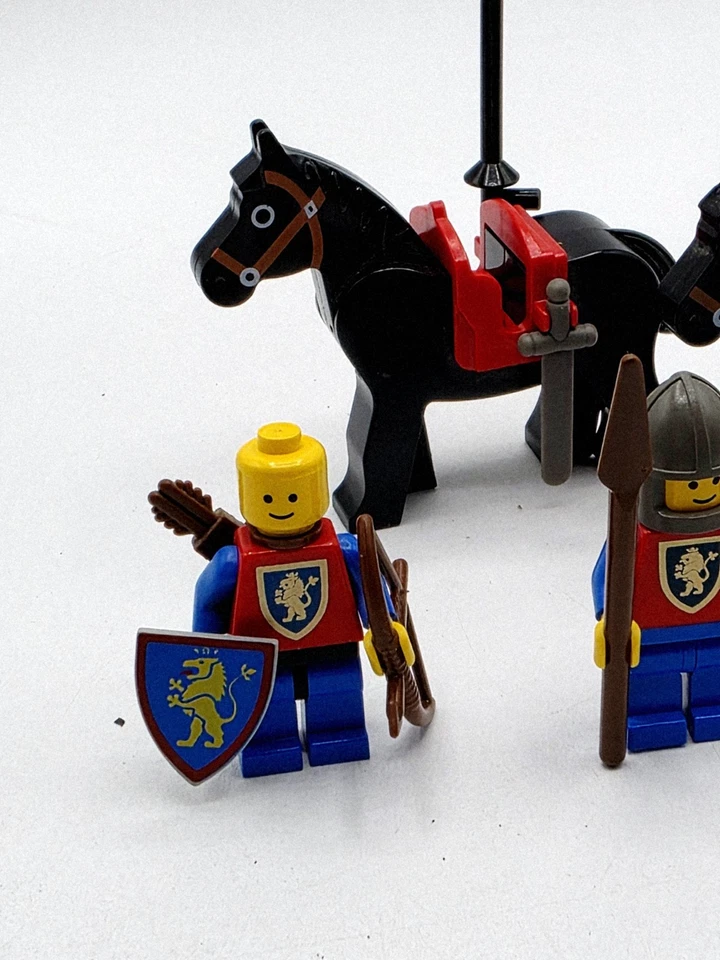 LEGO CASTLE Lion Knights W/weapons, Horses Lot Of 5 Figures - Image 2 of 4