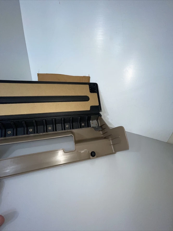 ПАНЕЛЬ НАПОЛНИТЕЛЯ 3-й ряд сиденья GM 89043329 справа OEM отделка Chevy Pontiac Buick новый - Изображение 4 из 4