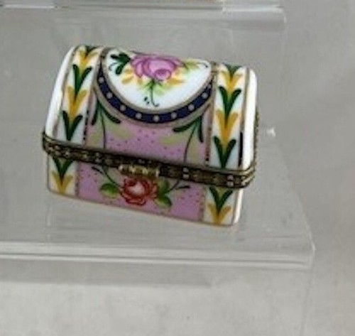 TRINKET BOX MINI CERAMIC TRINKET BOX HAND PAINTED GOLD TRIM  16519 7A - Picture 6 of 11