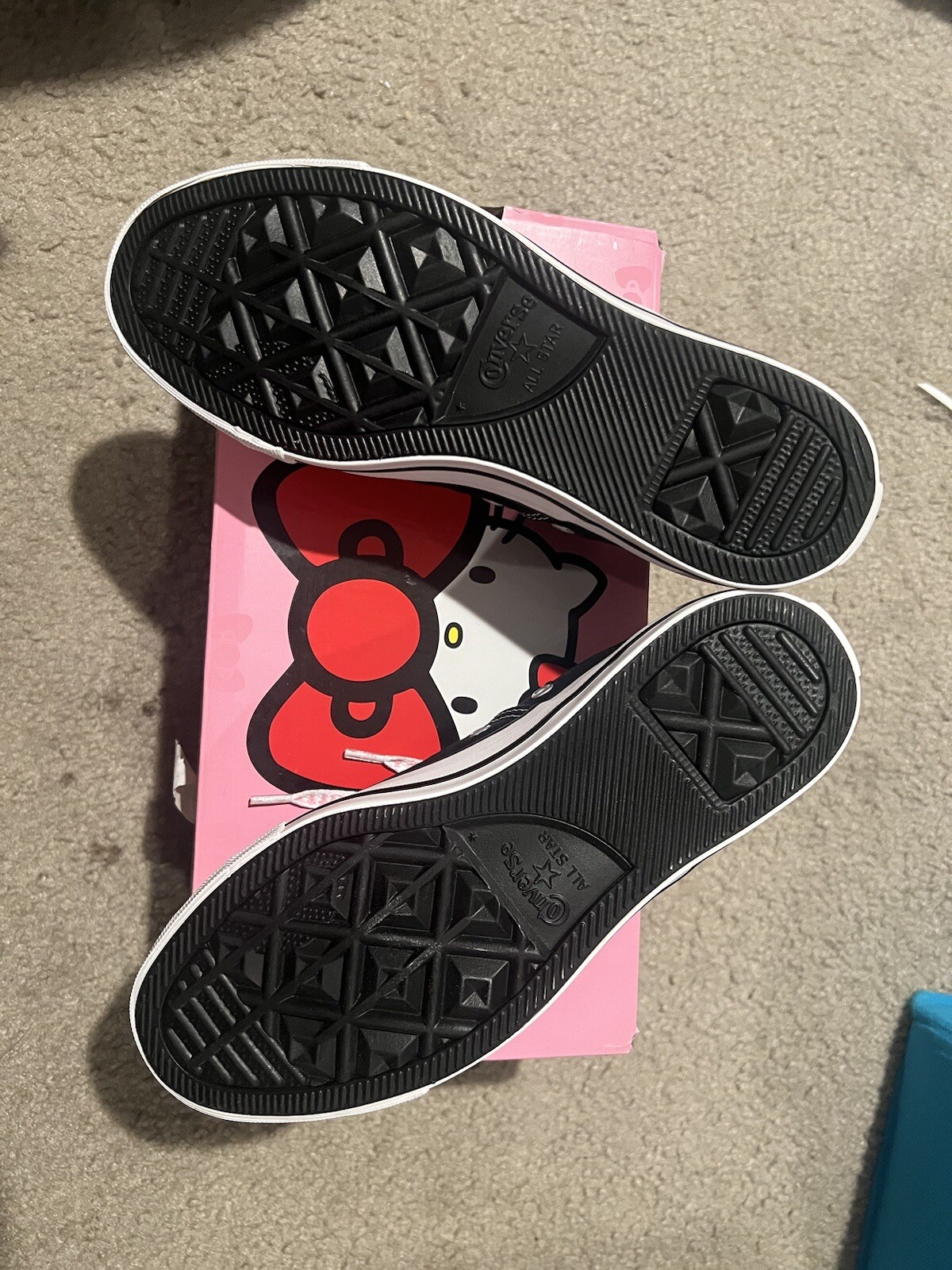 Size 8 - Converse Chuck Taylor All Star Madison OX x Hello Kitty Black Prism Pin image 2