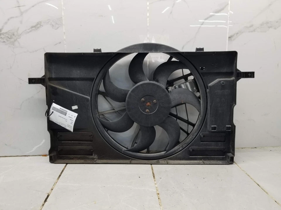 Volvo C70 2013 conjunto de ventilador de refrigeración del motor con motor #009536 Foto 3 de 4