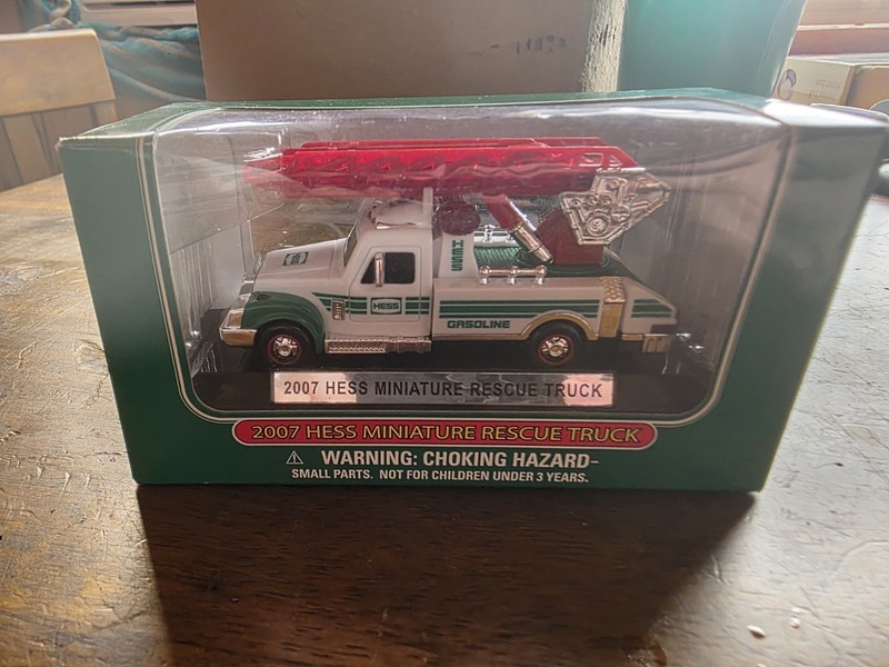 NIB Vintage Sealed 2007 Hess Miniature Rescue Truck 072907105072