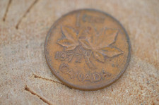 1972 Canada One 1 CENT Penny Coin Canadian Maple Leaf & Queen Elizabeth II