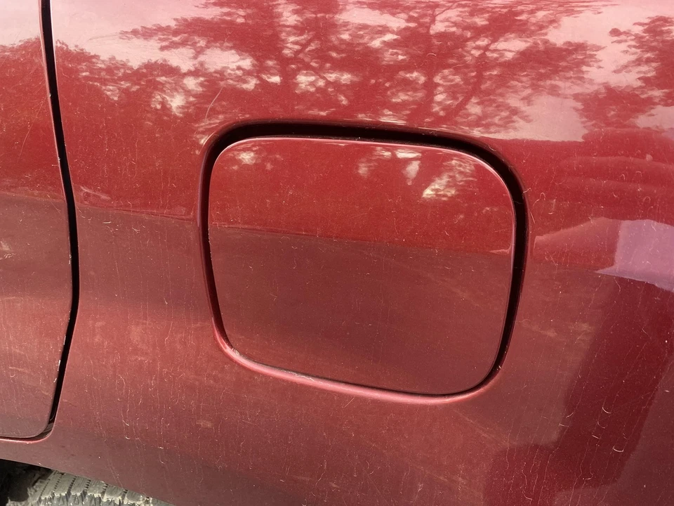 01 02 03 04 05 TOYOTA RAV-4 Fuel Tank Door Foto 2 de 4