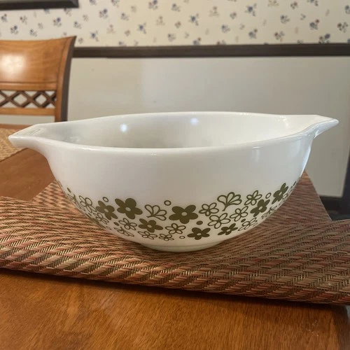 Vintage Pyrex Spring Blossom Crazy Daisy 2.5 Quart Mixing Bowl White Green #443