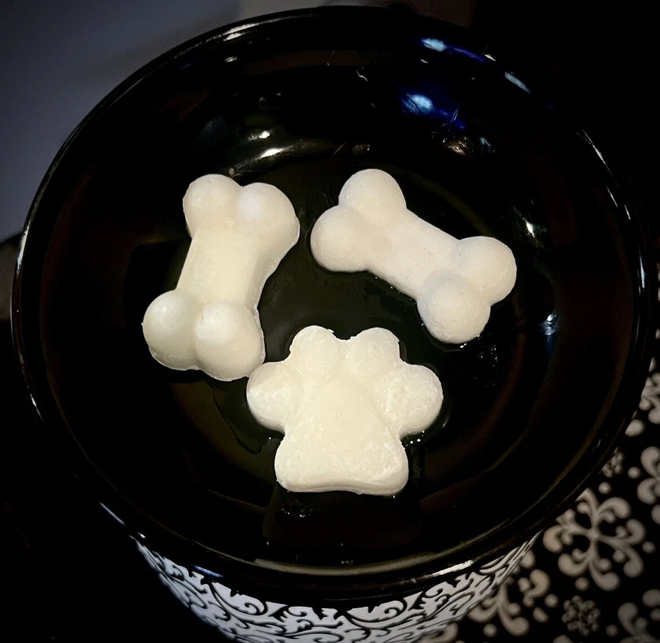 Scented 4oz Bag Soy Wax Melts Dog Bone & Paw Shapes Cute Dog Lover Gift - Image 3 of 4