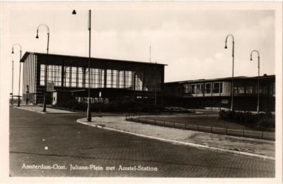 CPA AK AMSTERDAM-Ost Juliana-Platz mit Amstel-Bahnhof NIEDERLANDE (602743)