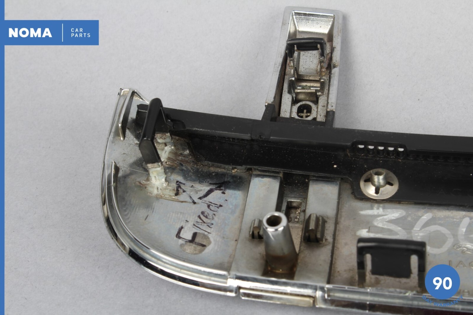 0809 Jaguar XJ8 X358 Front Right Passenger Side Fender Vent Finisher