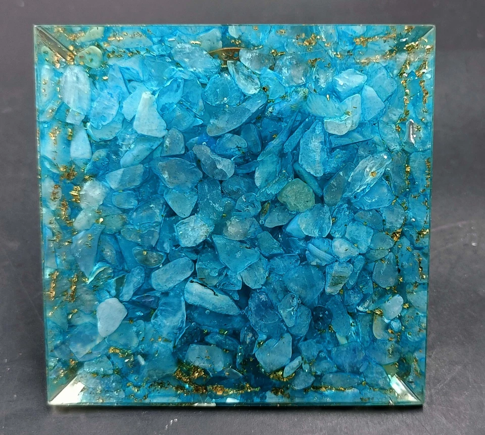 867.10 Ct Thursday Offer Crystal Glass inside Blue Topaz Small Rough Pyramid OPH - Image 4 of 4