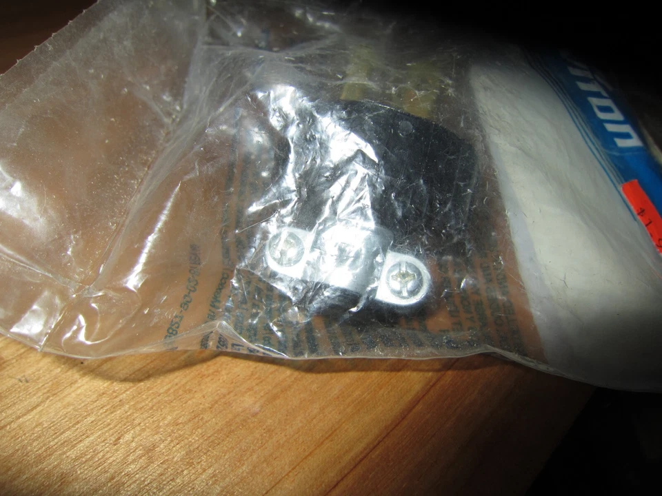 Leviton 替换 3 管插头适用于吸尘器 NOS — 第 3/4 张图片