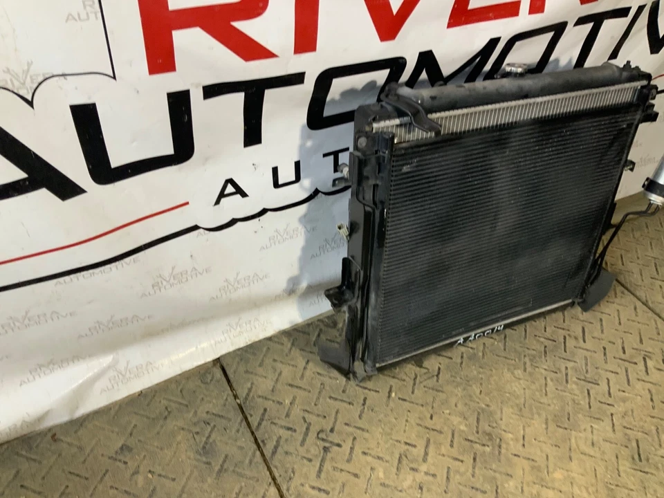 2005 2006 2007 2008 2009 2010 Nissan Xterra Radiator COMPLETE ASSEMBLY OEM - Image 3 of 4