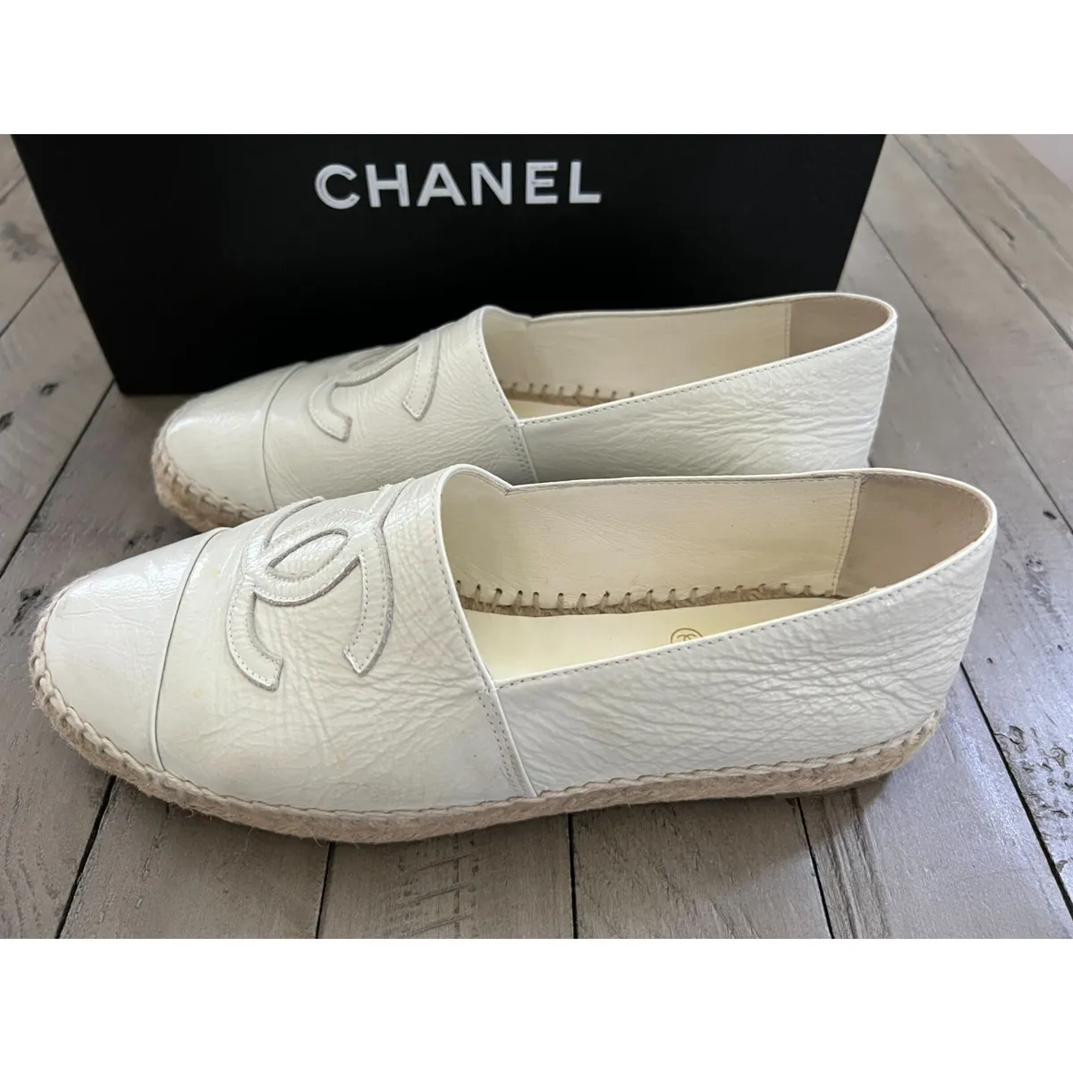 Chanel White Leather Slip On CC Espadrilles Size 37