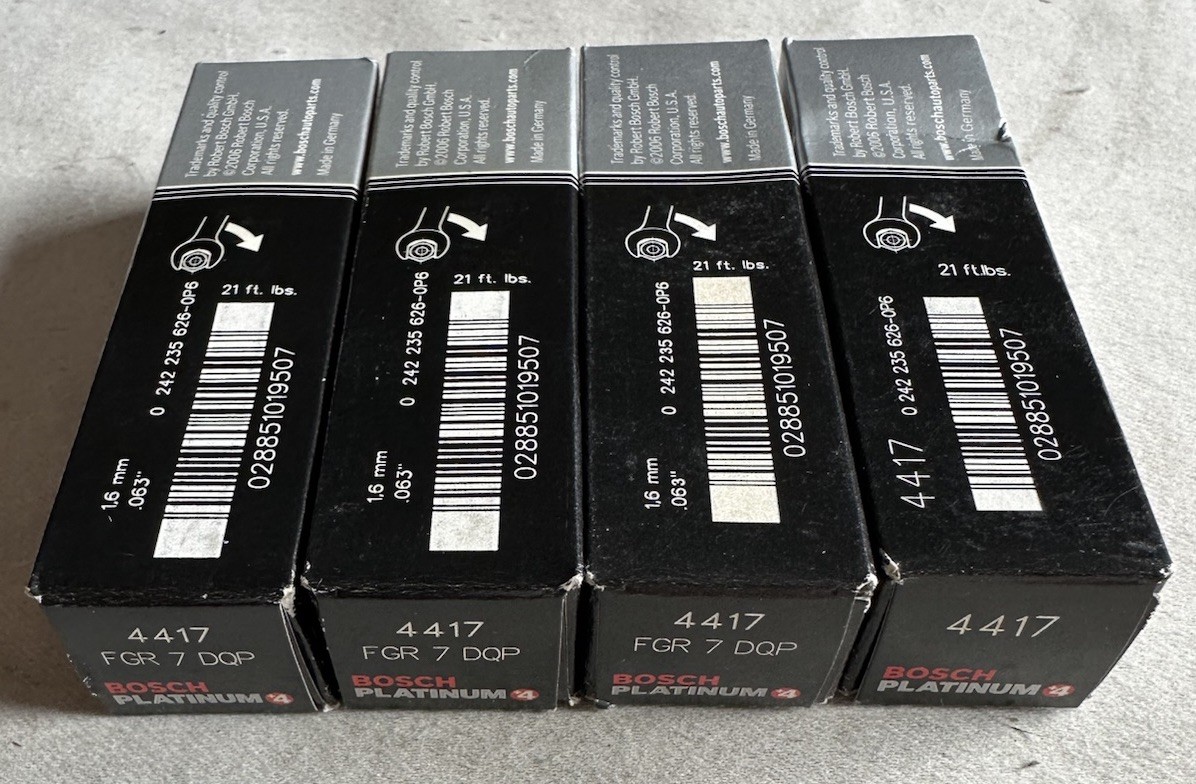 Bosch Platinum 4 New Old Stock Spark Plugs 4417