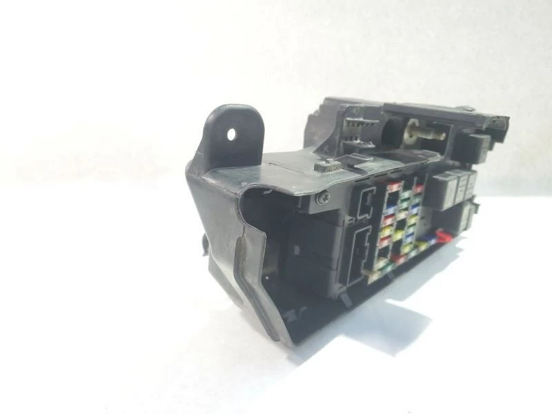 2005 Volvo XC90 OEM Fuse Box Engine Central Module 9494210 - Image 4 of 4