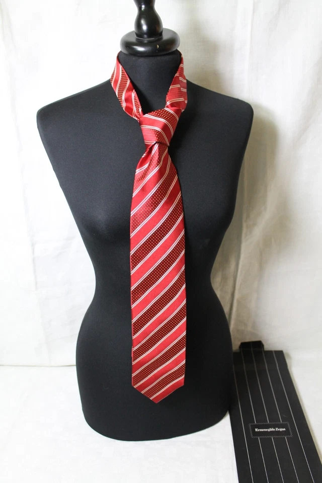 Cravatta Zegna, in seta rossa strisce blu, mai usata, - Immagine 4 di 4