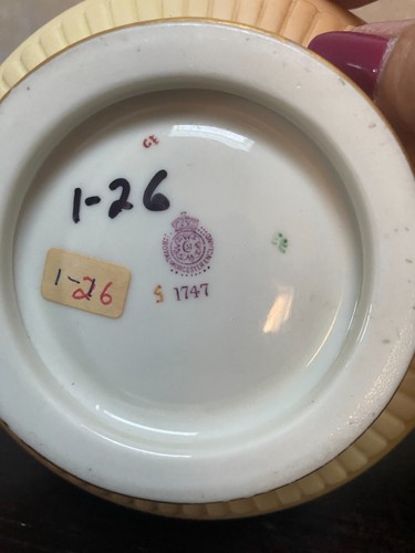 Un par de jarrones de porcelana Royal Worcester rubor marfil pintados rosa salvaje - Imagen 12 de 12