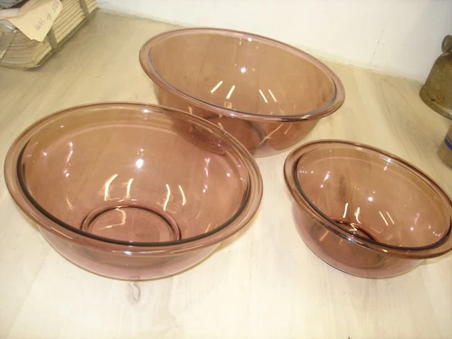 VTG Pyrex  Cranberry Mixing Bowl Set 3 Nesting Bowl 325 323 322 USA Made