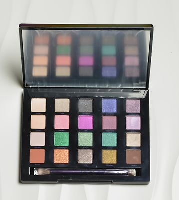 Urban Decay Vice 4 Palette 20 Eye Shadow + 1 Dual Ended Brush Makeup Limited Ed