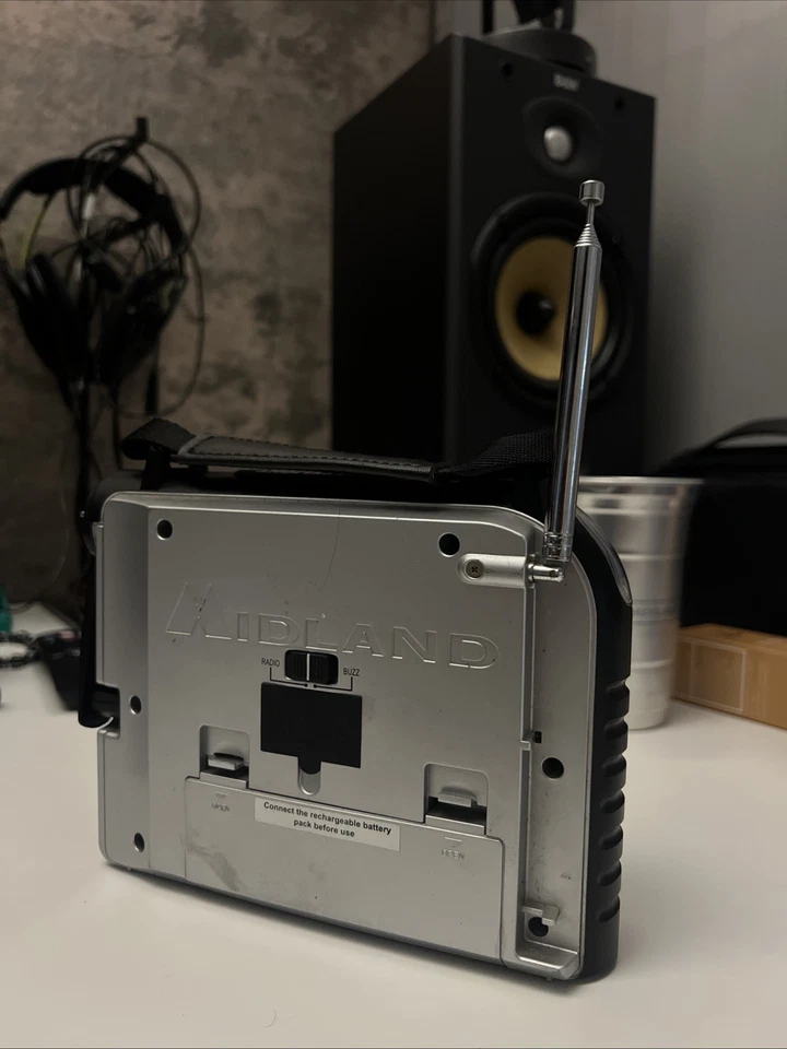 Midland ER102 Emergency Radio battery crank power weather alert AM/FM flashlight - Image 4 of 4