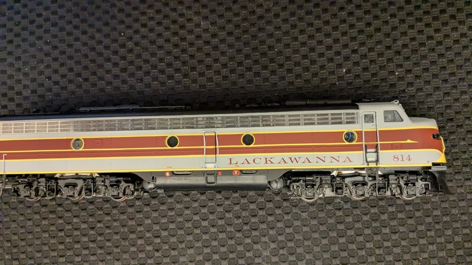 Proto 2000 HO EMD E8 diesel, Lackawanna #814, Runs & pulls great. Nice. - Image 2 of 4