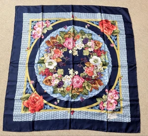 Panier foulard en soie Gucci extrême fleurie marine