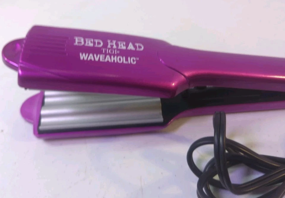 Cabeceira de Cama TIGI Waveaholic 2” Ondas Apertadas Crimpador Alisador Roxo Cabo Giratório - Imagem 2 de 4