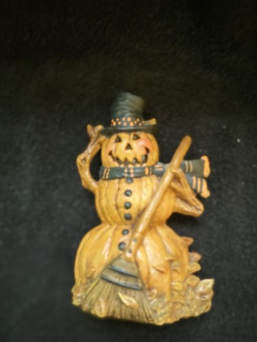 Pre Owned Gorgeous Ceramic Halloween Scarecrow Pumpkin Figure Decor - Picture 7 of 7
