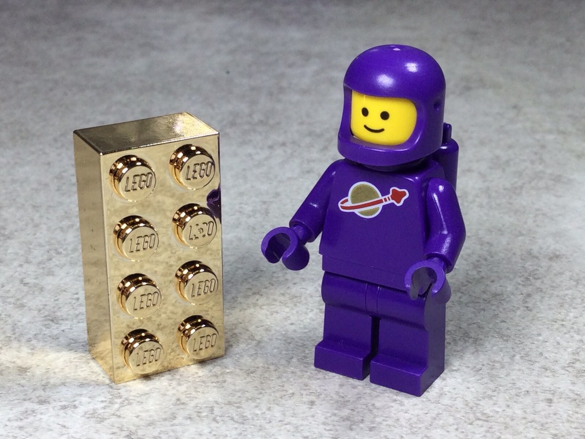 Lego Classic Space Minifigure Dark Purple Space Man/Astronaut New  (M12)