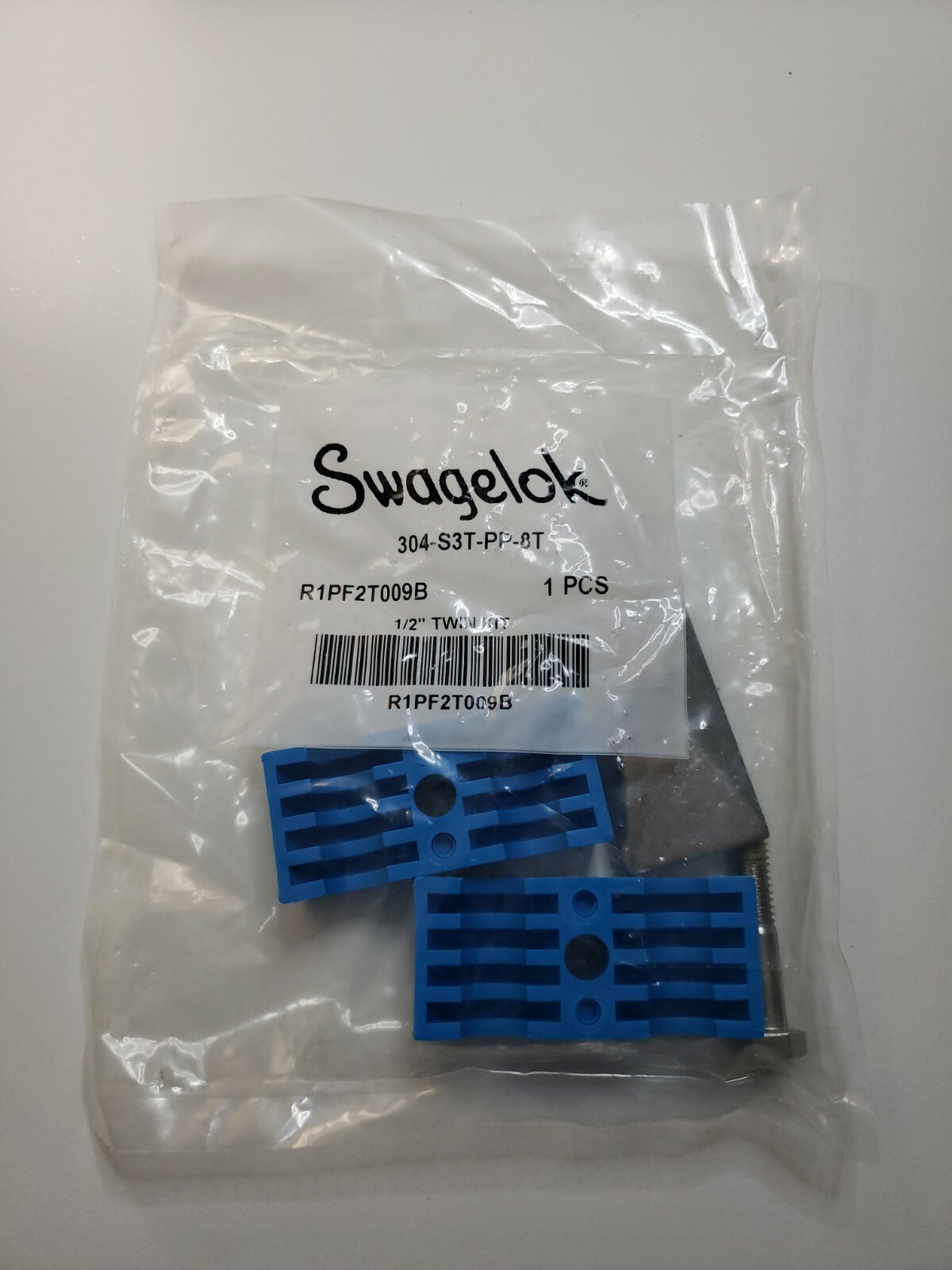Swagelok New Twin Bolted Plastic Clamp Tube Support Kit 1/2 in 304S3T