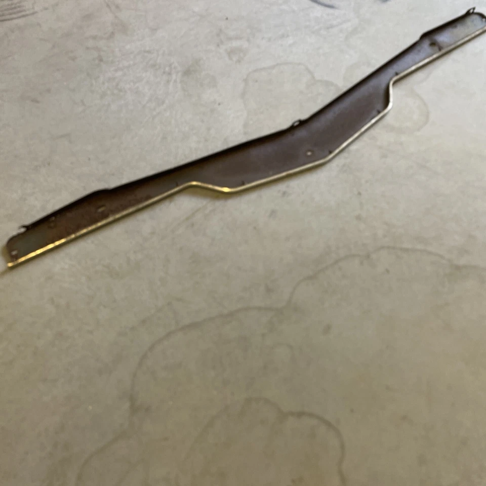 Ford Maverick Mercury Comet 1974-77 parachoques delantero relleno panel de moldura OEM Foto 3 de 4