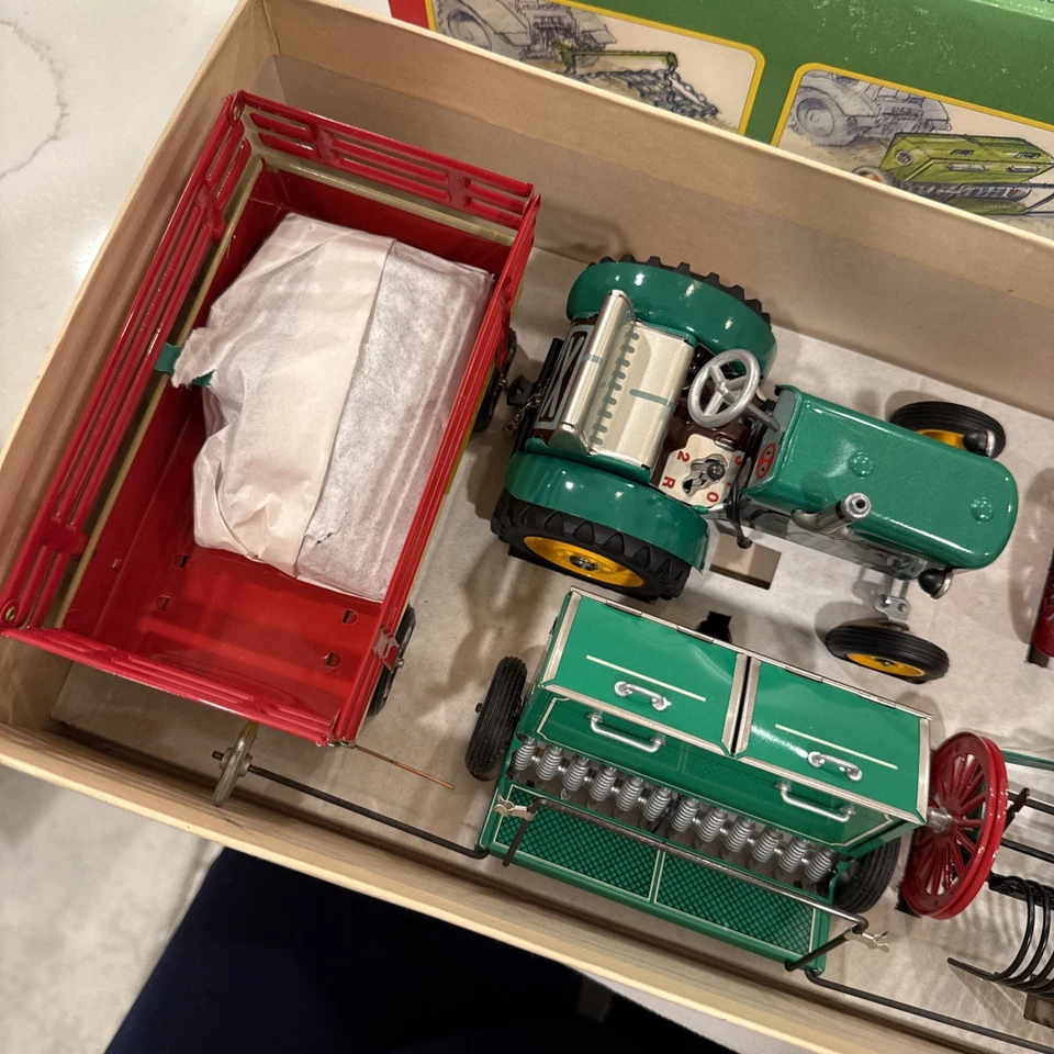 Kovap 0410 Agro Tractor with Tin Accessories Zetor 1/25 Red - Image 2 of 4