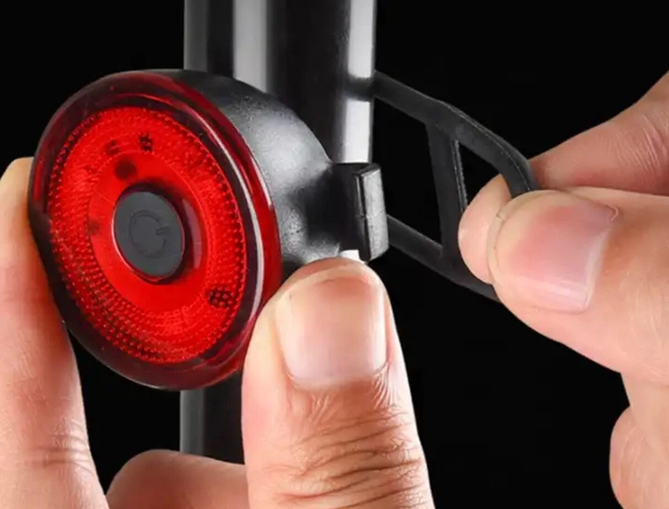 12 LED Red Safety Light for runners, walkers, bikers and worker safety - Image 2 of 4