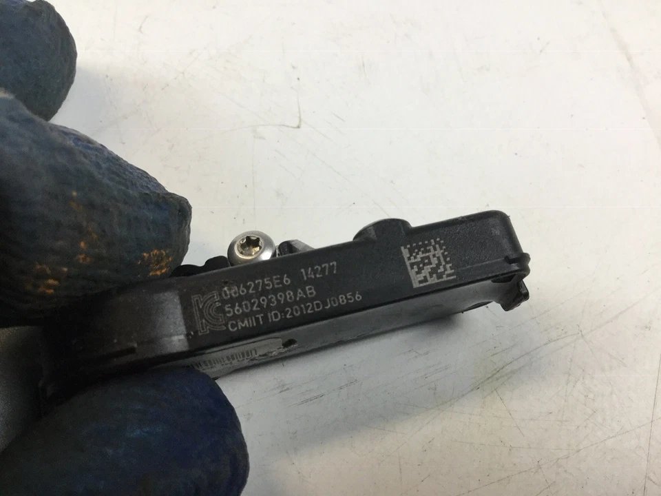 SENSOR DE PRESIÓN DE NEUMÁTICOS JEEP CHRYSLER TPMS 56029398AB J Foto 3 de 4