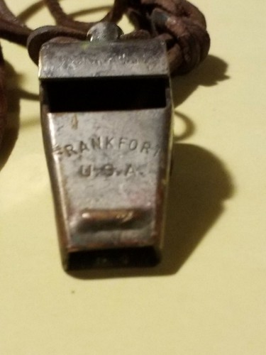 Fischietto polizia Frankfort USA vintage con palla di sughero su cordino cinturino pelle 22,5" - Foto 7 di 11