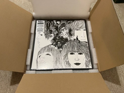The Beatles - Revolver Super Deluxe 4LP + 7” Vinyl Box Set. New MINT. (Misprint)