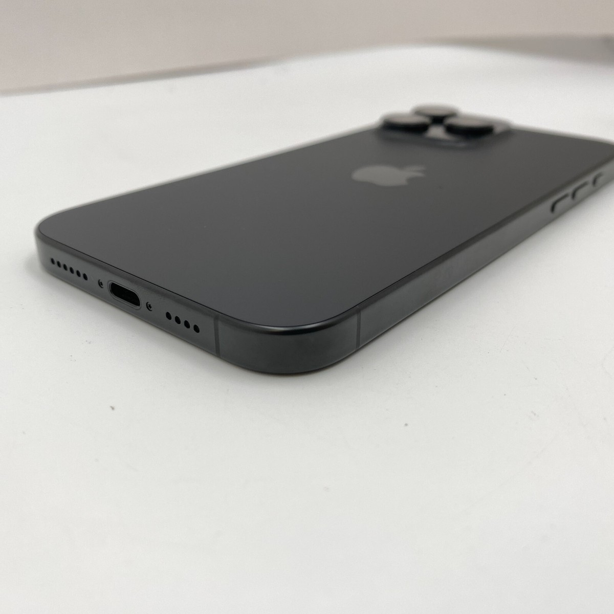 Apple iPhone 16 Pro Max スペースブラック iPhone 16 Pro Max 256GB Black Titanium | Cellcom