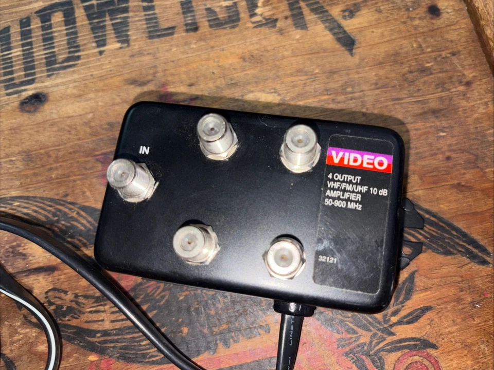 Video 4 Output VHF/FM 10 dB Amplifier, Item No. 32121 - Image 3 of 3